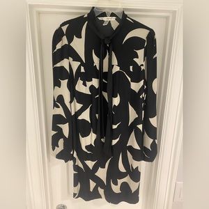 Size 8 Diane Von Furstenberg black and white dress. 95% Silk, 5% Lycra.